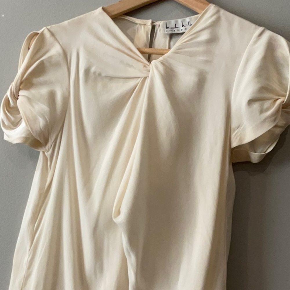 EUC Nicole Miller Collection Cream Women's Silky top - Picture 5 of 7